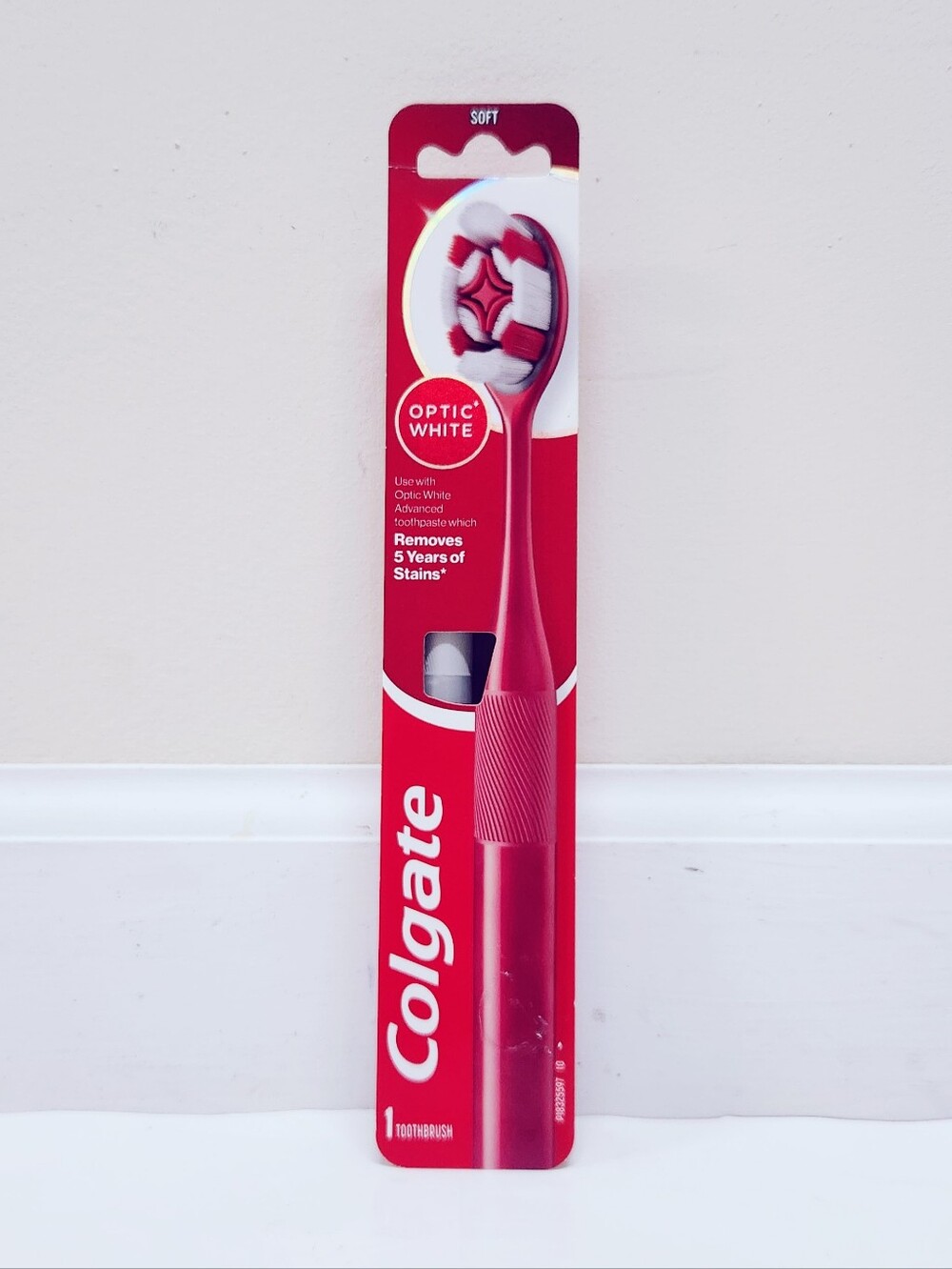 ⭐4/$15 Colgate Optic White Soft Toothbrush for Adults In White
